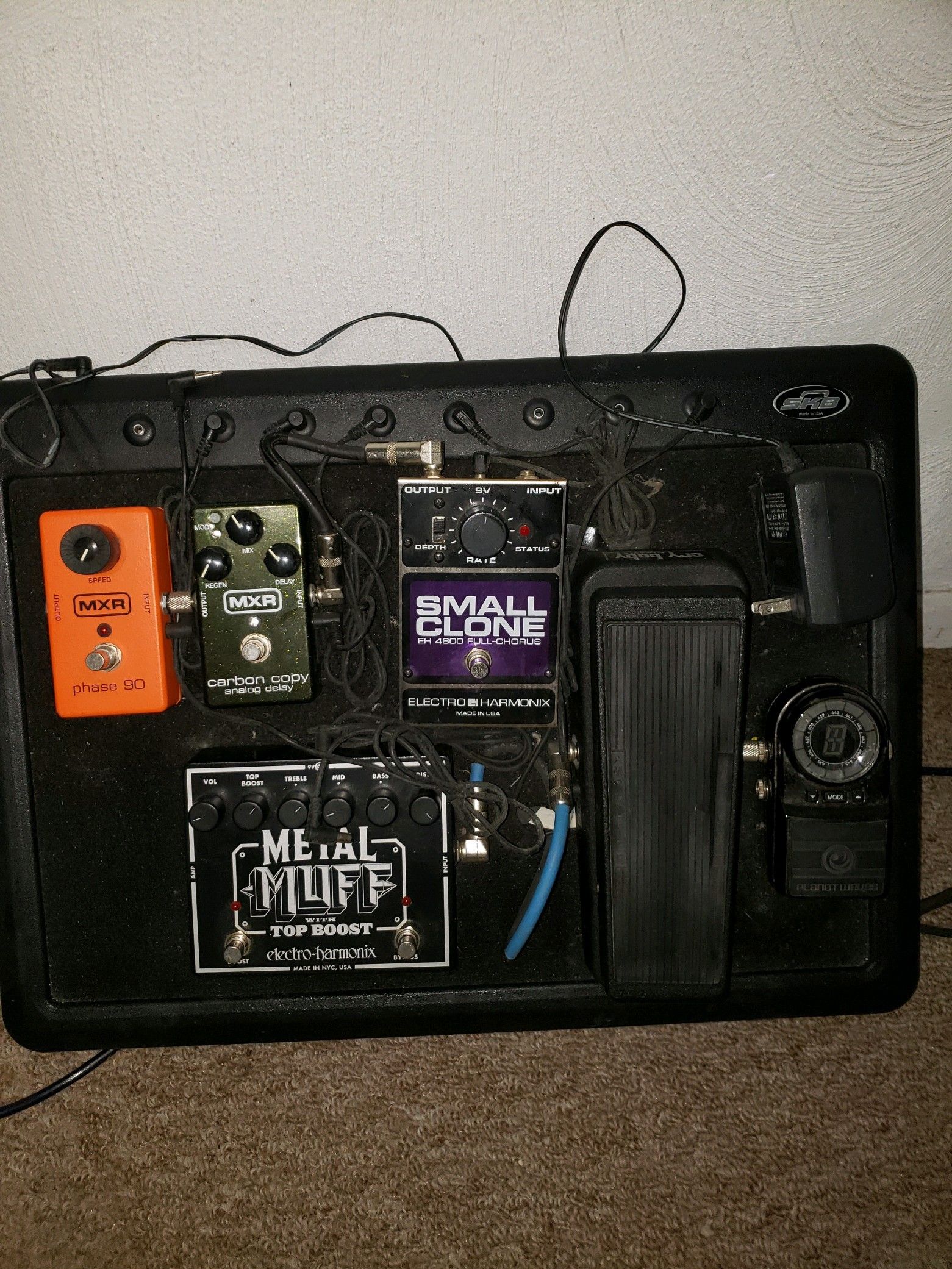 Pedalboard w/ pedals