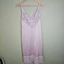 Vintage Vanity Fair Slip/Lace Nightgown Size 34/24 (Likely Medium)
