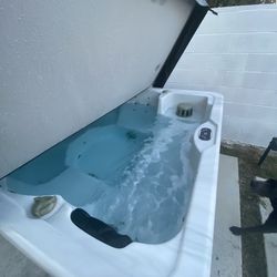 Hot Tub - Great Condition