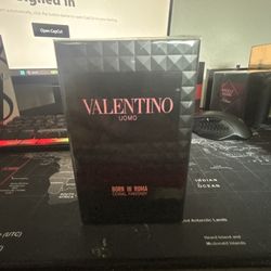 Brand new Still in the plastic Valentino Uomo Born in Roma Coral Fantasy — a modern men’s fragrance that blends vibrant freshness with deep, seductive