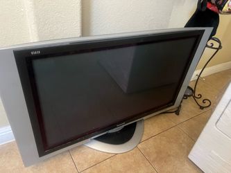 TV  43 inch  Panasonic viera  ( no control remote)