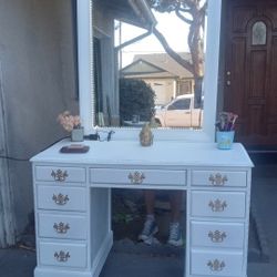 8 Drawer Solid Wood Vanity With Large Mirror And LED Lights - White With Gold 