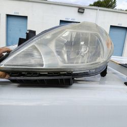 2009 Nissan Versa Headlight (Driver Side Only)