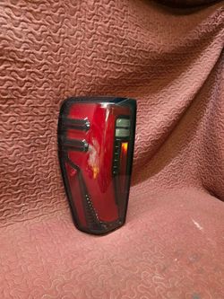 24-26 GMC Sierra Denali LED Taillight  2500  LH LEFT Driver (contact info removed)9 OEM. P79746