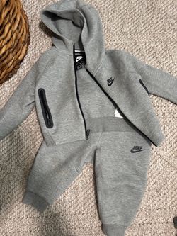 Nike tech set 2t
