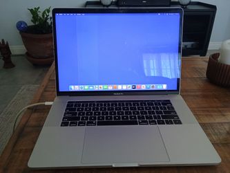 MacBook Pro 2017 - 15.4 inch
