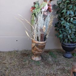 decorative vase with artificial plants. must go 2 days 6 December or else sorry to say it all goes in the trash
