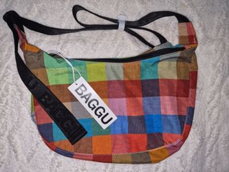 NWT Baggu medium crescent bag - Madras