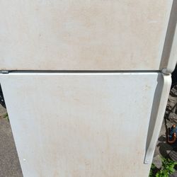 Roper Refrigerator  Works Great. Could Use Paint. $100