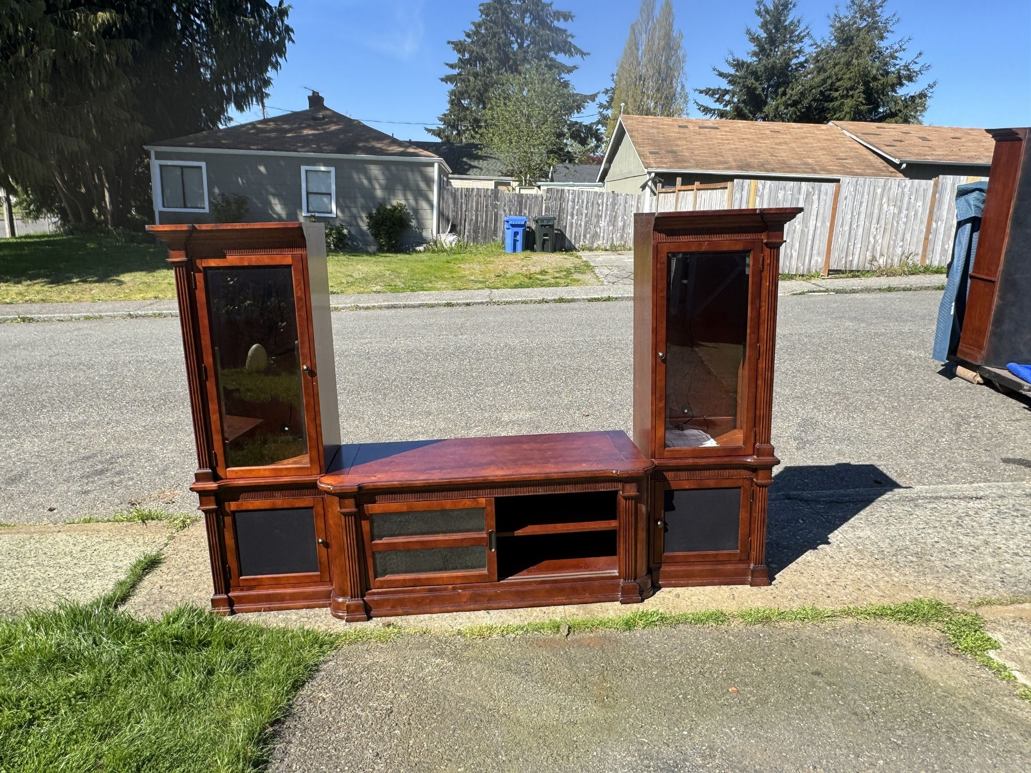 Entertainment center