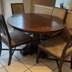 Restorable Table & 4 Chairs - Needs Some TLC