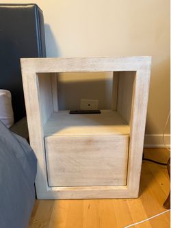 2 Nightstands