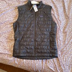 BRAND NEW Patagonia Vest “Grey” Size Large 