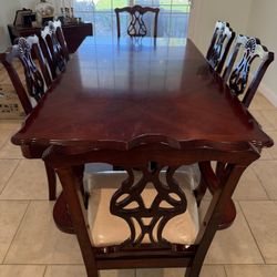 Dining Table & 6 Chairs 