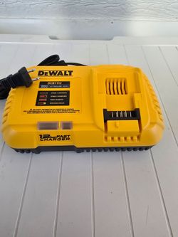 DEWALT
20V and FLEXVOLT 12 Amp Fan Cooled Fast Charger NEW
