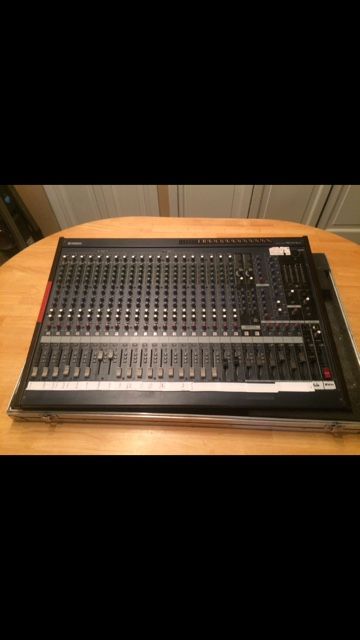 Yamaha MG 24/14 FX Mixing Console with Power Adapter . Works Perfectly Last Remaining item Comes with Mixing Console Stand for Mixer . And Mixer Road