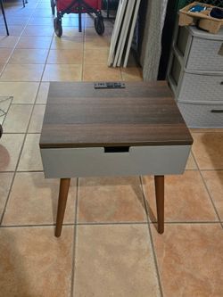 Mid-Century Modern Nightstand with Built-in Power Outlets and USB Ports