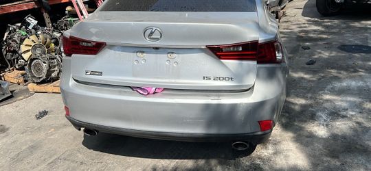2016 Lexus is200
