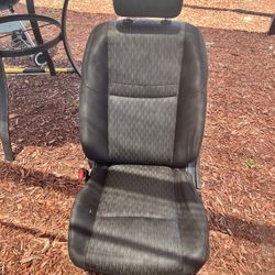 Front Seat Nissan Rogue 2017 Sv