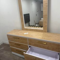 Dresser Whit Mirror - Cómoda Con Espejo 