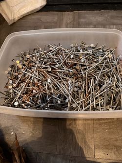 Large Lot of Common Nails Mixed