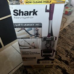 Shark Navigator Lift Away  Vacuum 