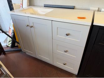 Bannister 43 in. Single Sink Pearl Gray Freestanding Bath Vanity with Granite-Look Colorpoint White Cultured Marble Top