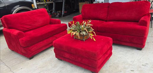 Red sofa set super nice and comfortable ftom LA-Z-BOY super nice like new conditions