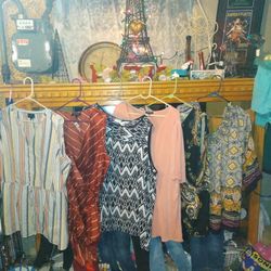 LADIES (20/22] NICE QUALITY TOPS