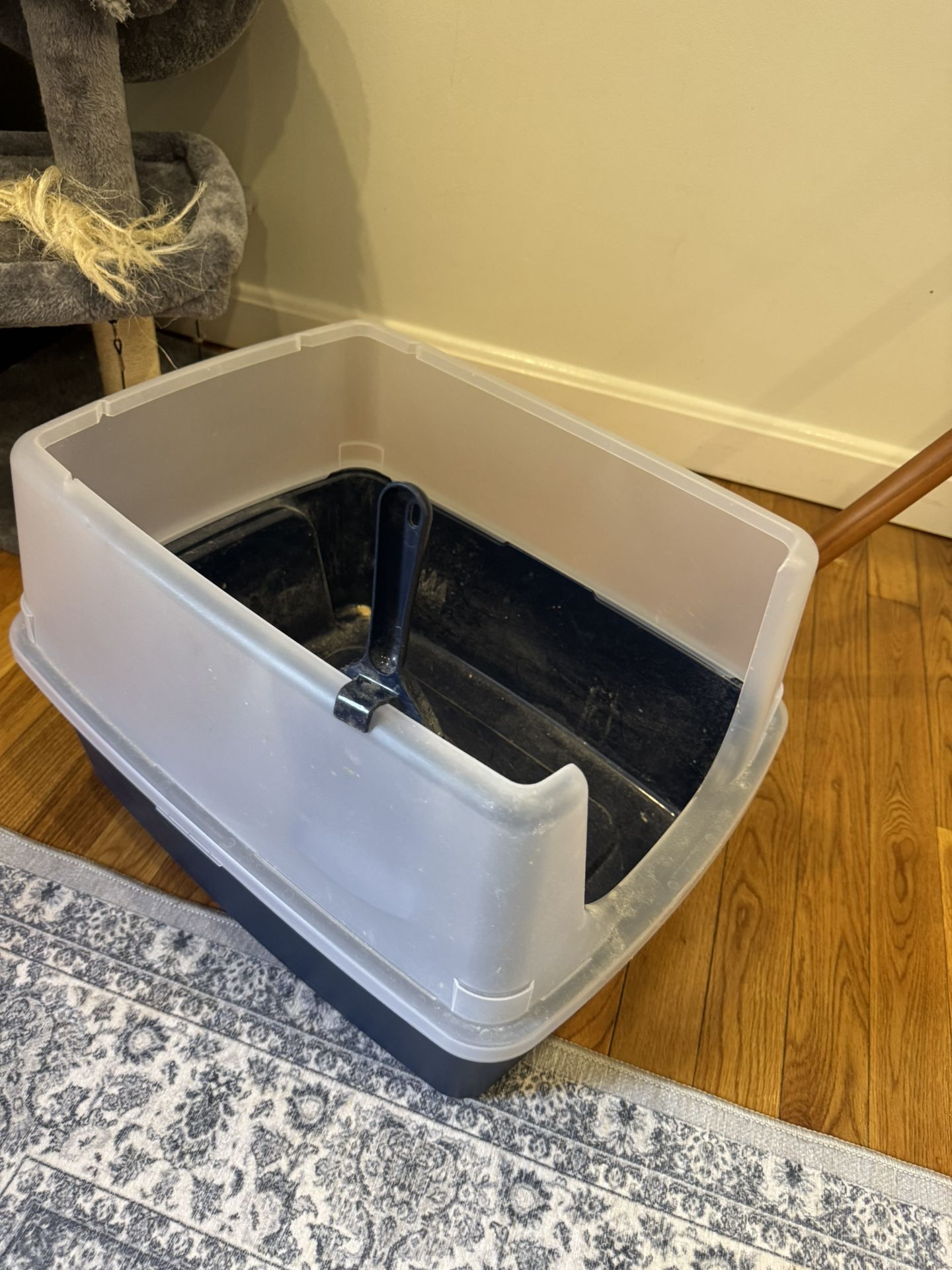 IRIS USA Open Top Litter Box with Scatter Shield & Scoop
