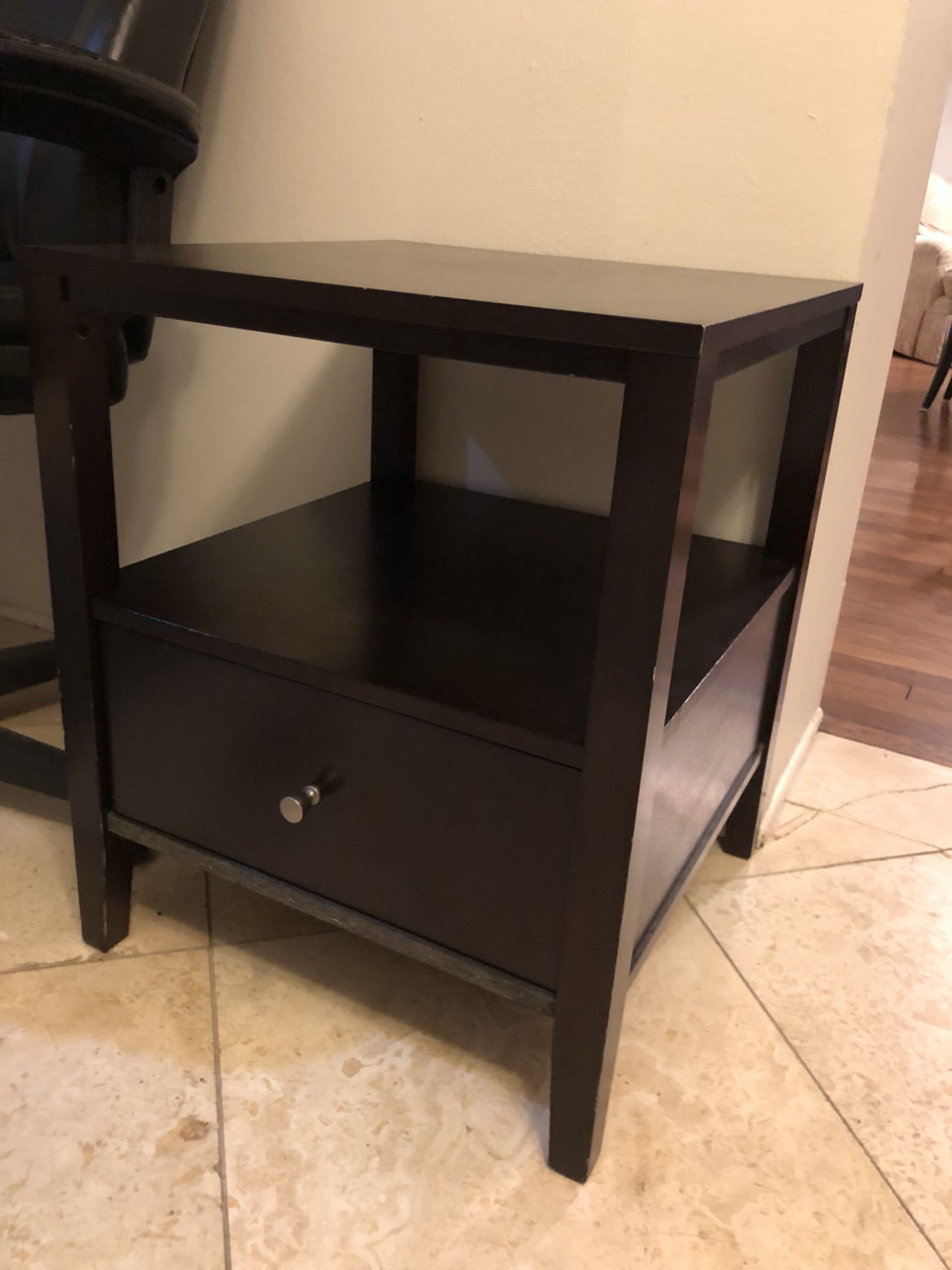 End table (only one. I don’t have a set)