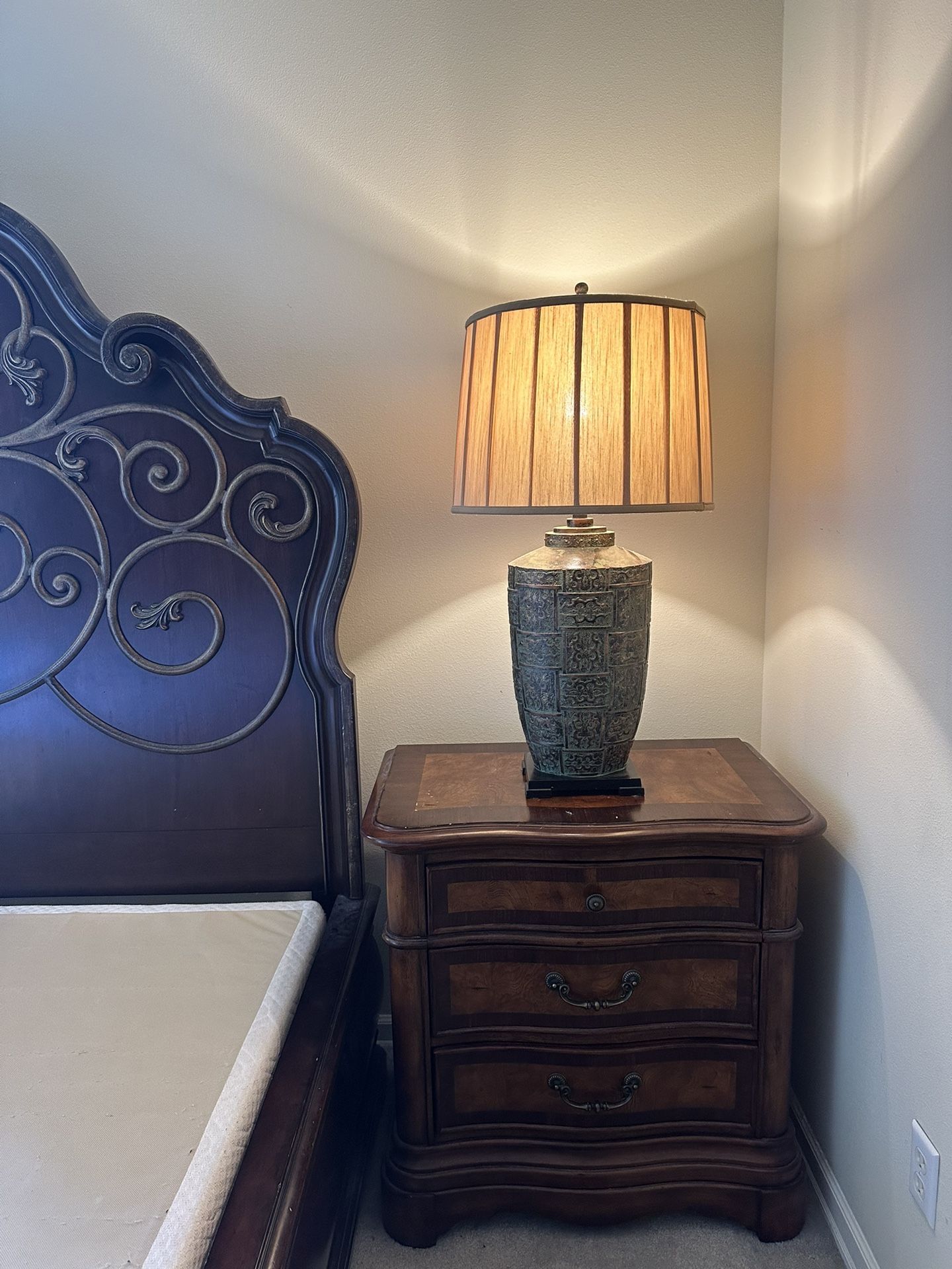 Dresser/Night Stand Table