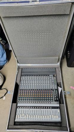 Makie onyx 1640 mixer with FireWire card and professional travel case