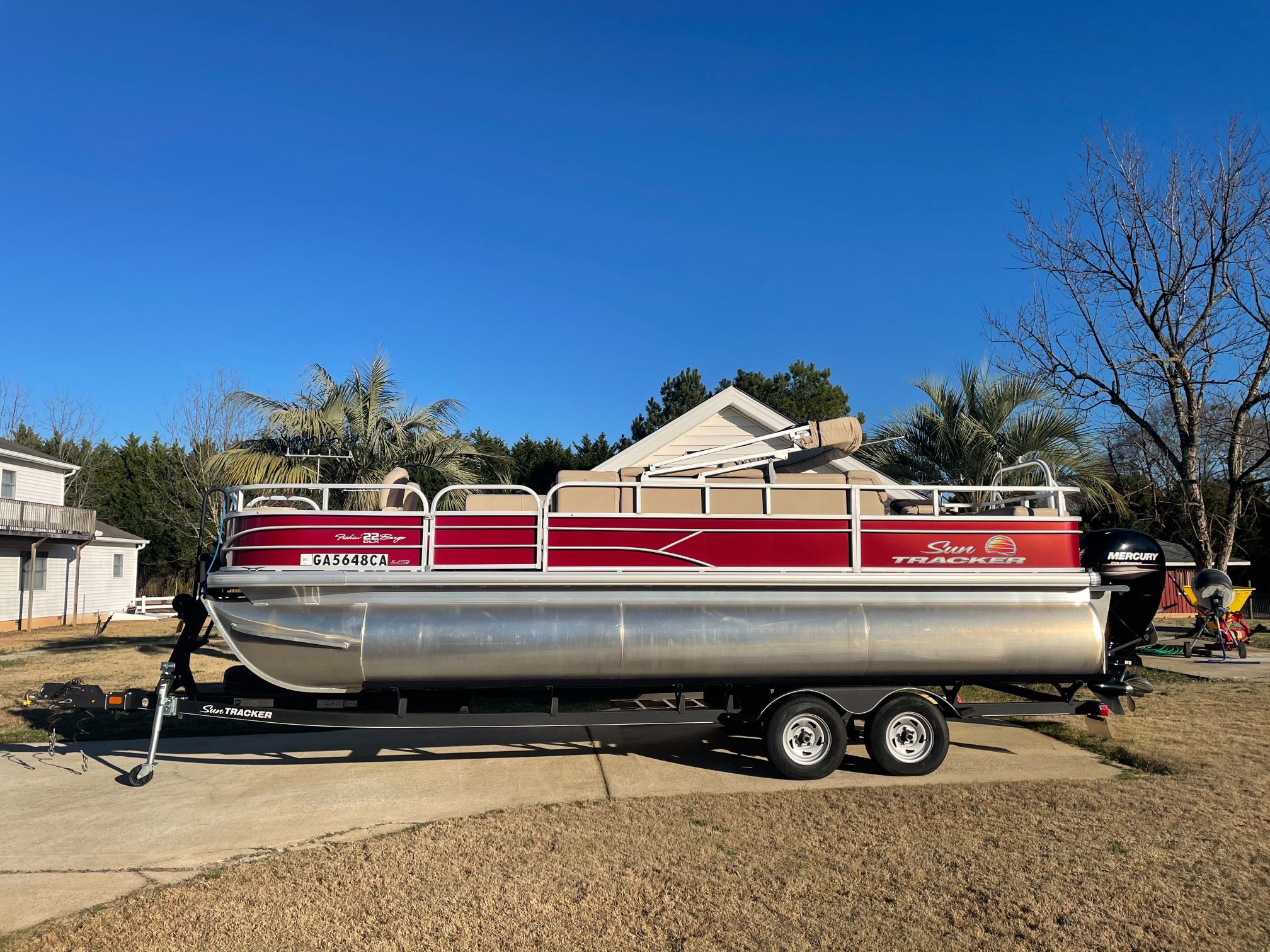 Photo 2019 Sun Tracker 22 Fishin Barge tri toon
