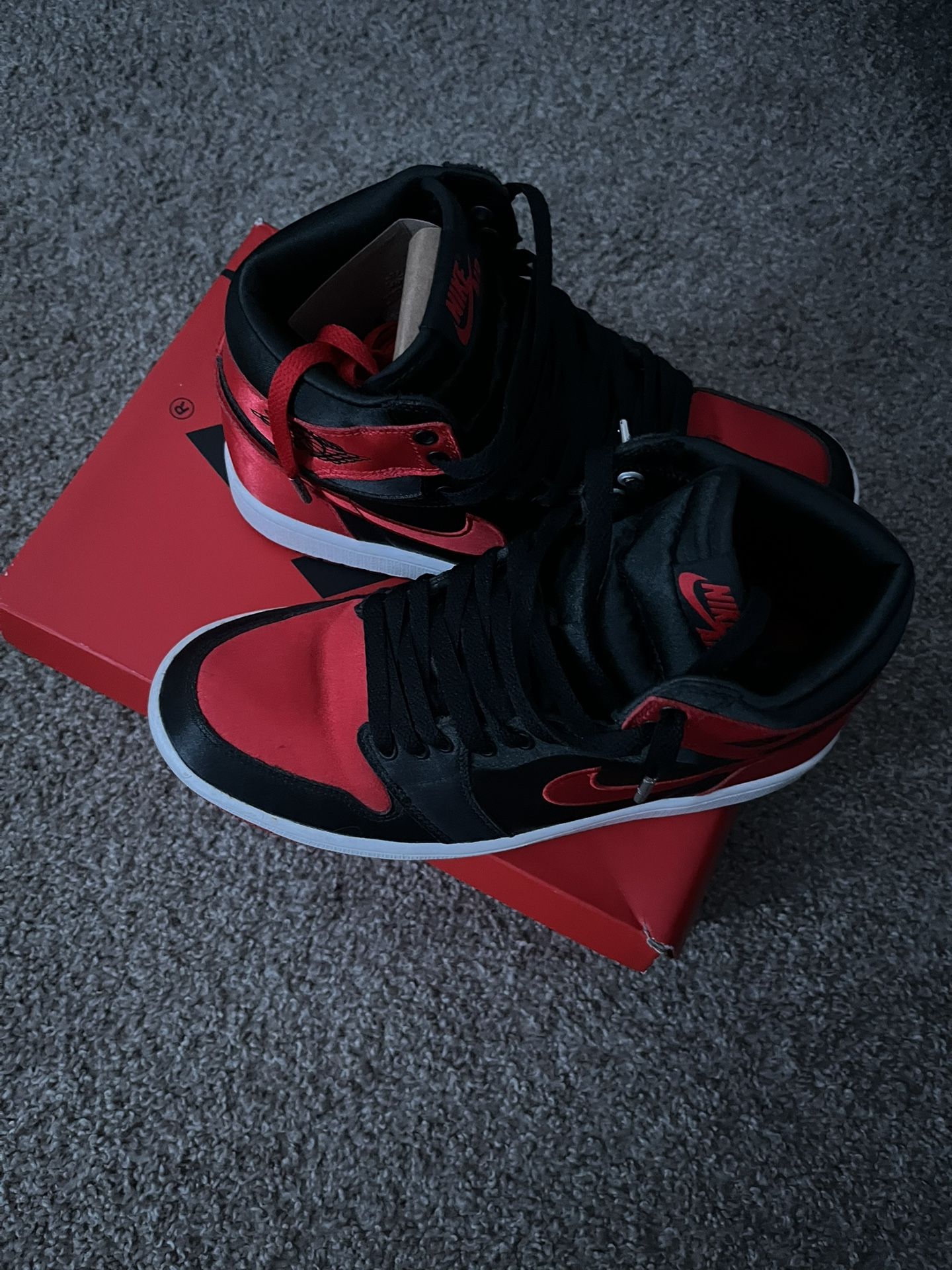 WMNS AIR Jordan 1 Retro Hi OG Size 9