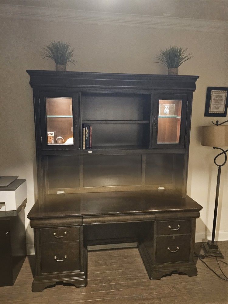 Desk and Bookshelf 