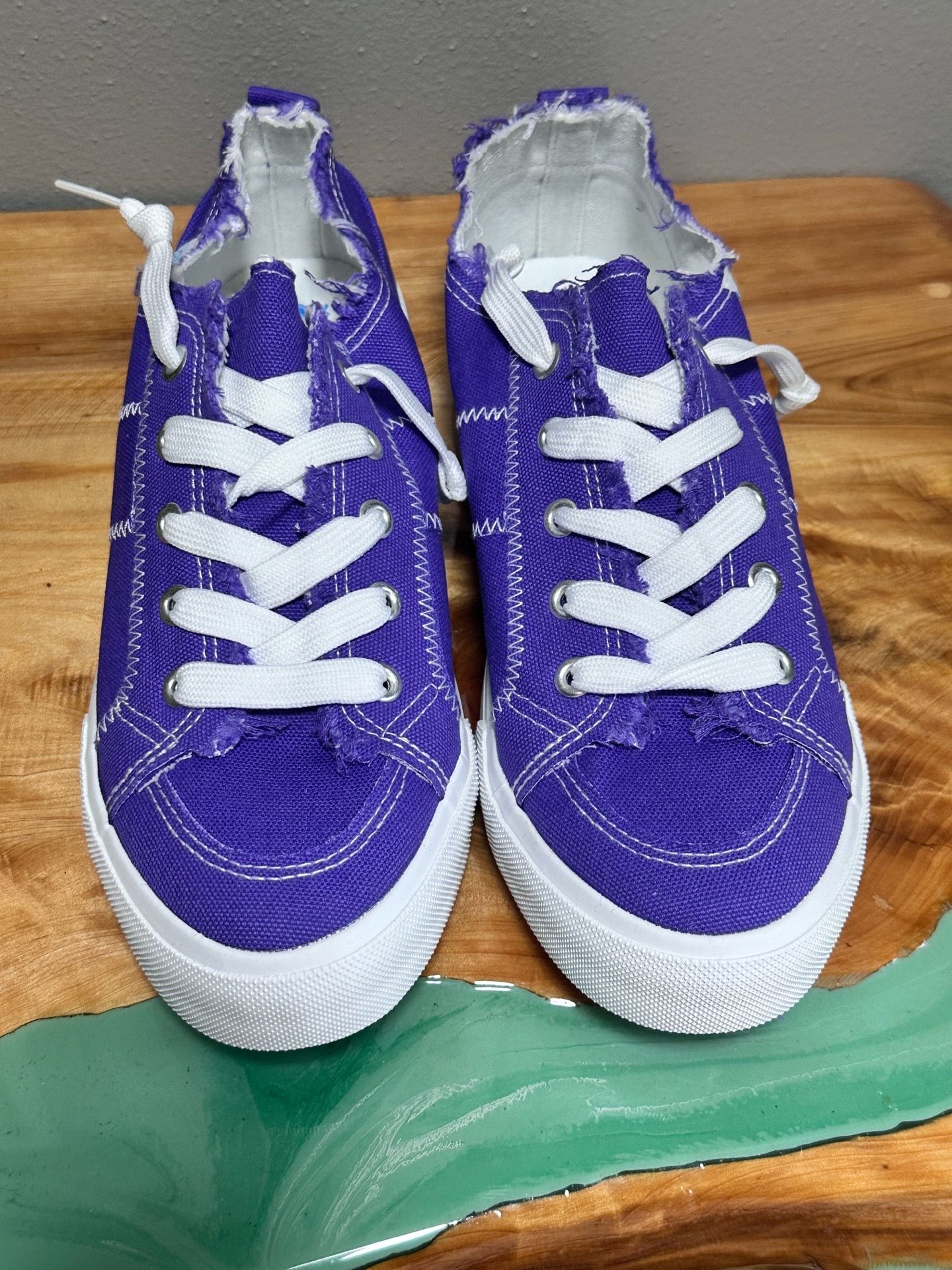 👟 Women’s Canvas Sneakers – Size 8 (Purple) – NEW