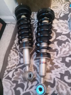 Freedom Off-Road Front 2"-3" Lift Struts - Pre-assembled