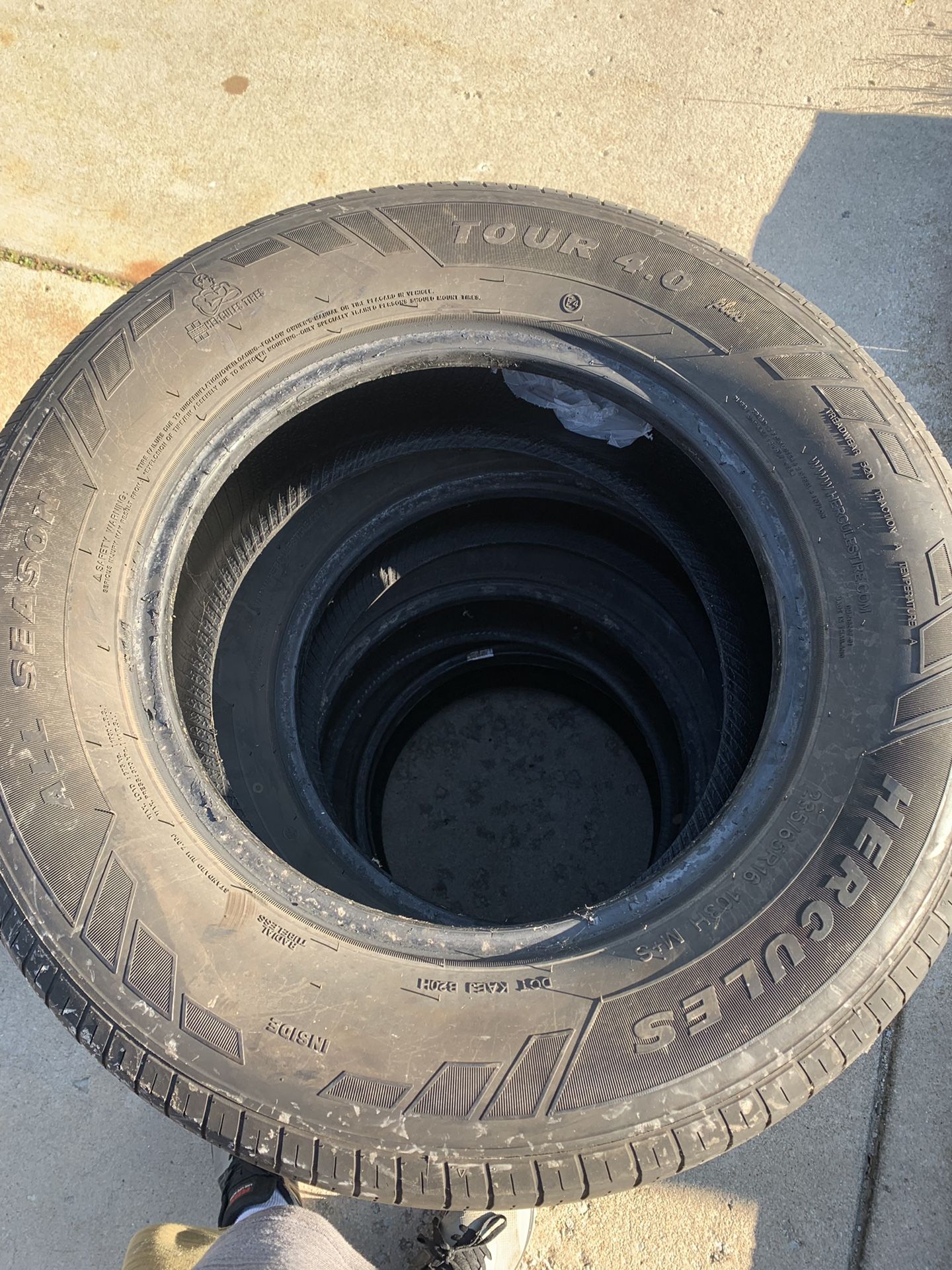 Tire 235/65R16