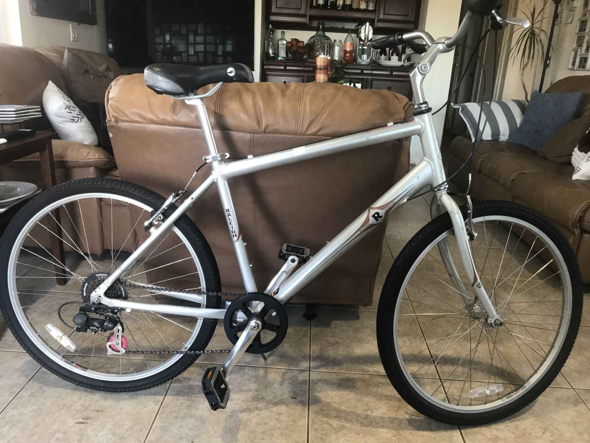 Raleigh Ventura City bike 7 Velocity