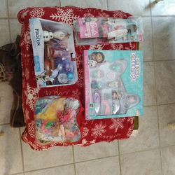 Assorted Toys/dolls & figurines 