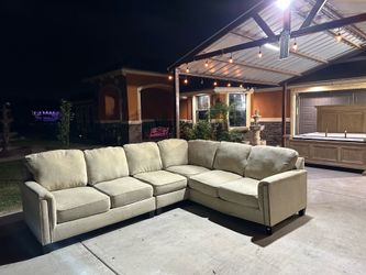 Beautiful beige sectional in great condition super comfy and nice asking 680