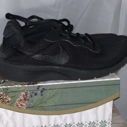 Black Lightweight Running Nikes