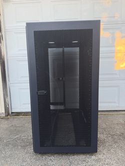 Dell 24U Enclosed server rack with all panels and keys