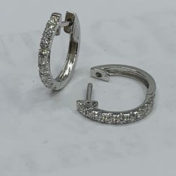 Hoops earrings 18k white vs diamonds