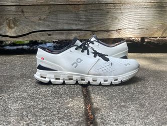 On Cloud X Women’s 8.5 !