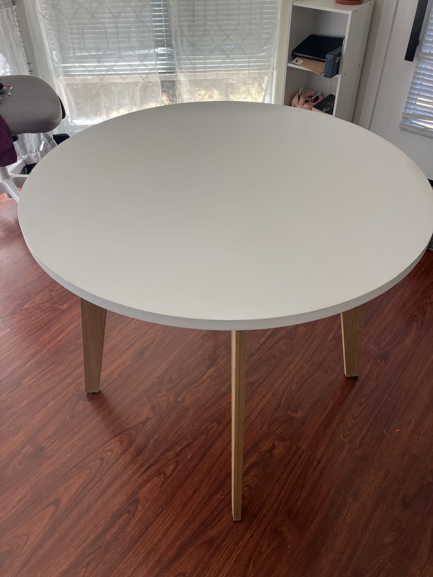 Round Table