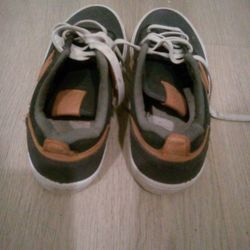 New Balance..( Vans Style )7.5mens, 9 Womens