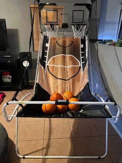 Indoor arcade basketball game