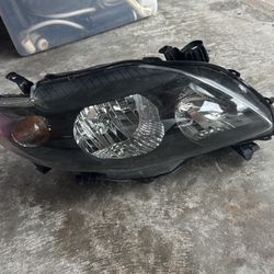 Toyota Corolla 2010 front headlight (only 1)